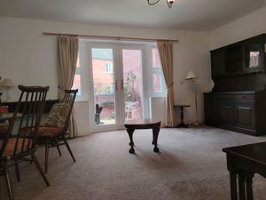 Lounge Diner- click for photo gallery